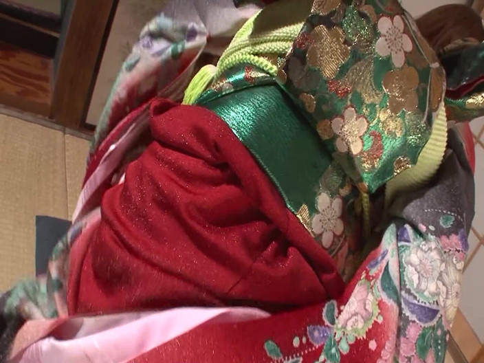 JAPAN IN LOVE: Désirs asiatiques, scène - 1_japanese une brune habillée en geisha finit avec...