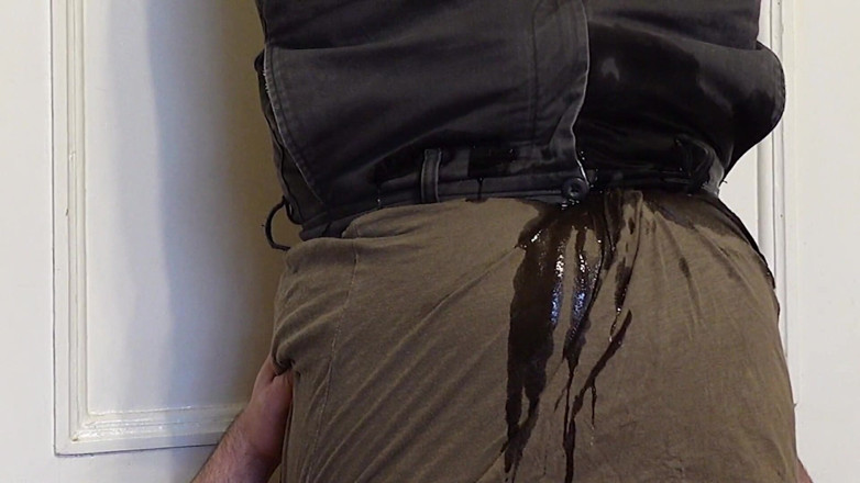 Kinky Guy: Kopfüber pinkeln auf meine kleidung