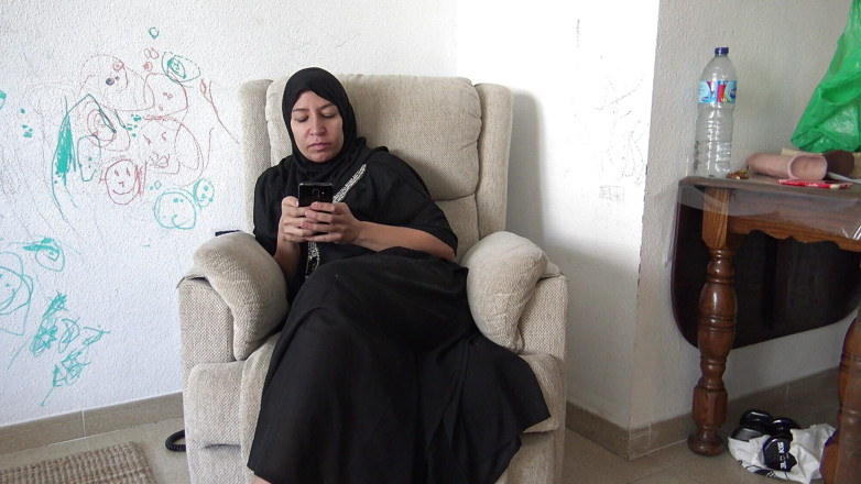Souzan Halabi: 처음으로 포르노 테라피를 보는 음란한 무슬림 여자