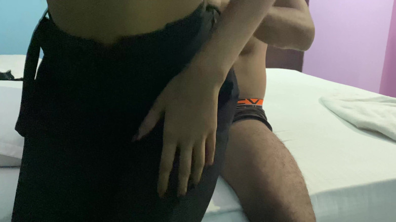 Ronnie_xxx: Il cognato ha buttato Bhabhi sul letto e le ha...