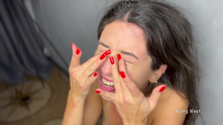 Katty West: Partide sert sikilen güzelin yüzüne boşalıyor