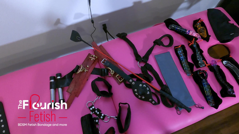 The Flourish XXX: Obéissance banc bdsm discipline à une amateur asiatique