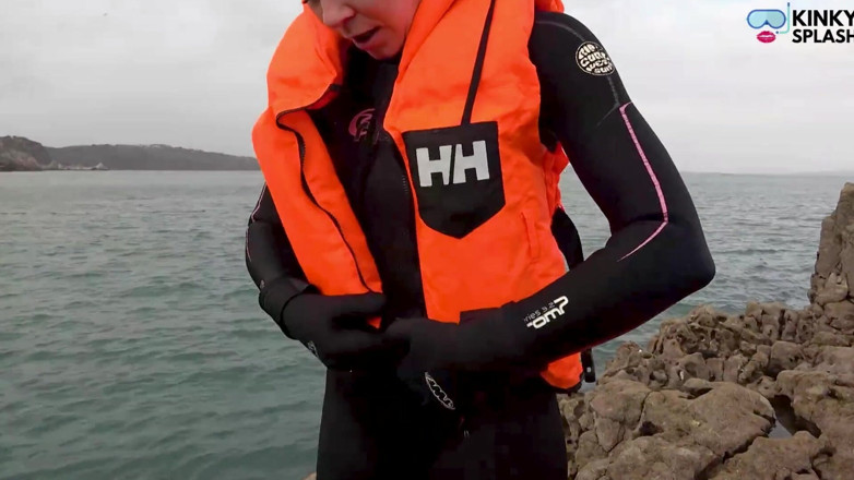 UKCuteGirl Lucy Lauren: Perbandingan pembekuan Wetsuit dan Lifejackets Lucy