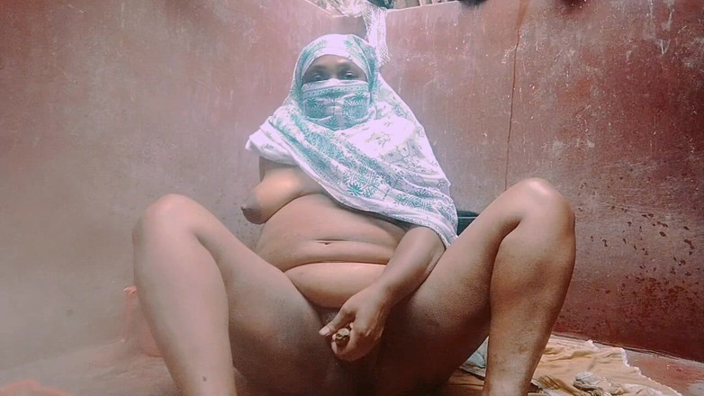 sexymusia1998: Je pense que je m’amuse beaucoup en prenant un bain, ça...