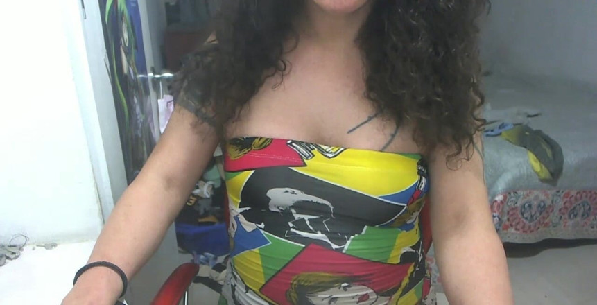 Nikki Montero: Je voulais montrer ma jolie robe d'un cam show
