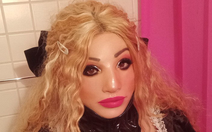 Erica Doll: Покоївка знайшла свою нову іграшку