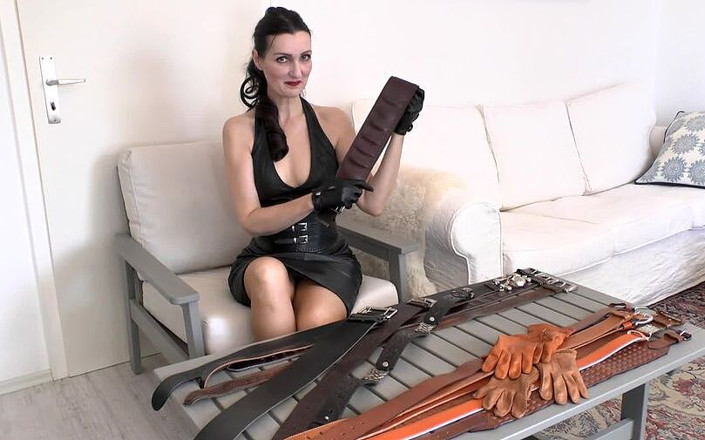 Lady Victoria Valente: Моя велика колекція шкіряних поясів