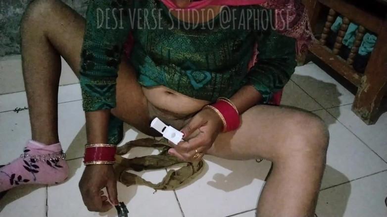 Desi Sex Slave: Індійська тінка голить пизду