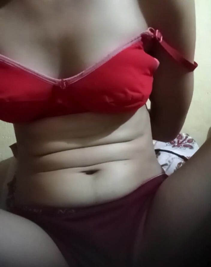 mavin: Ma femme montre sa chatte sur cam show Mavin, jeunes...