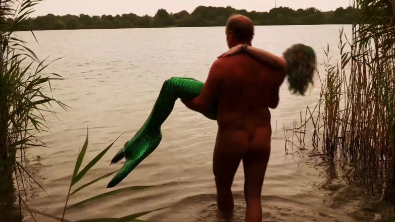 Cumbizz: Dutch teen spermaid swallows over 15 loads.