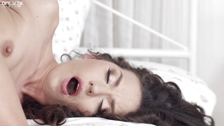 Only3x: La glamour Loren Minnata et Nataly Gold, séance de sexe...