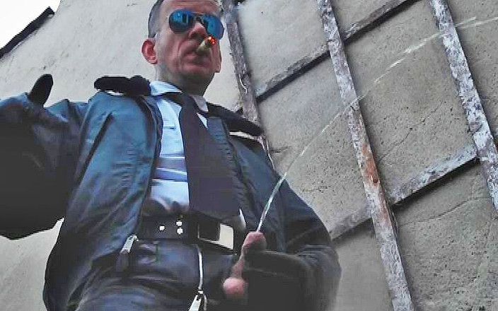GERMANE_XL: Шкіряний поліцейський 18