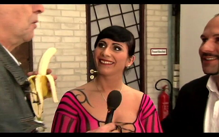 Videorama: Fake Tits, Bodybuilder Friend, Banana