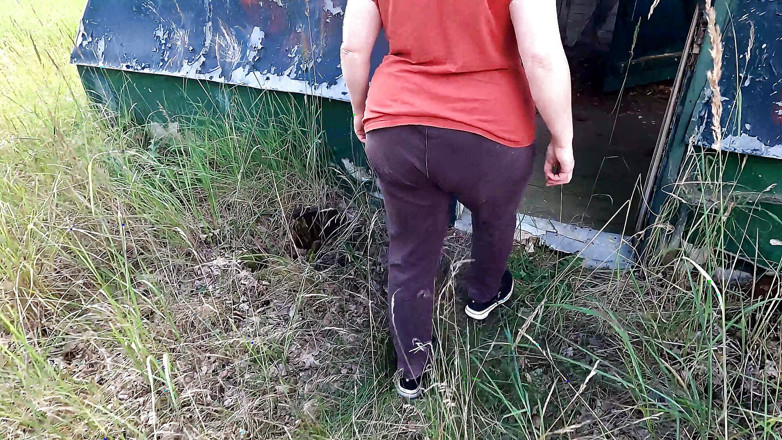 Bouncy Tits Action: Tamamen çıplak memeler verandada