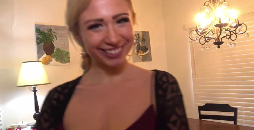 Emma Secret: Appuntamento nudo con l'utente! Un gran trio!