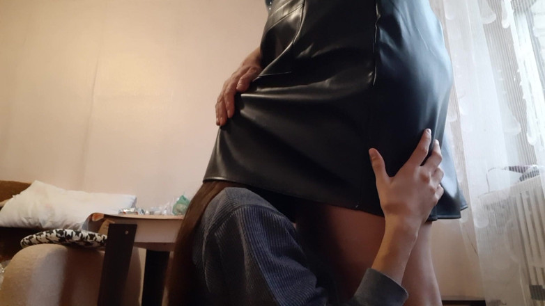 Lesbian-illusion: Ling pizda profesoarei mele pentru un punctaj bun