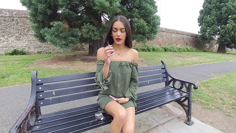 VR smokers HD-2D Videos Only: Kim Model - fumer
