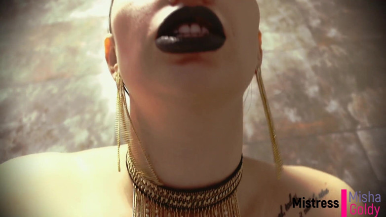 Goddess Misha Goldy: Sborra prematuro ingoiato vivo dopo una scopata veloce con demoness!