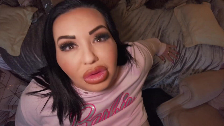 Mia MILF: Colegă de lucru mare și frumoasă sexy și excitată