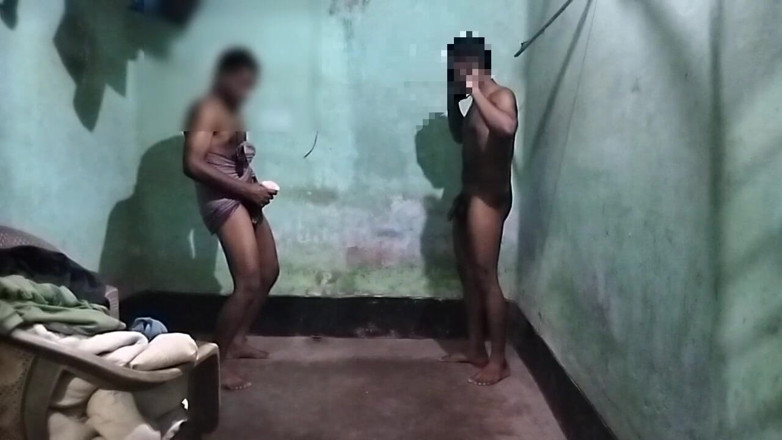 Desi Tits: Üvey babam doğum günümde en iyi hediyemi sonsuza kadar veriyor...