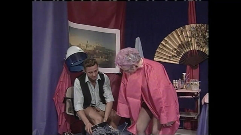 Vintage megastore: Vintaj Itali bertiga untuk MILF dalam stoking hitam seksi dikongkek...