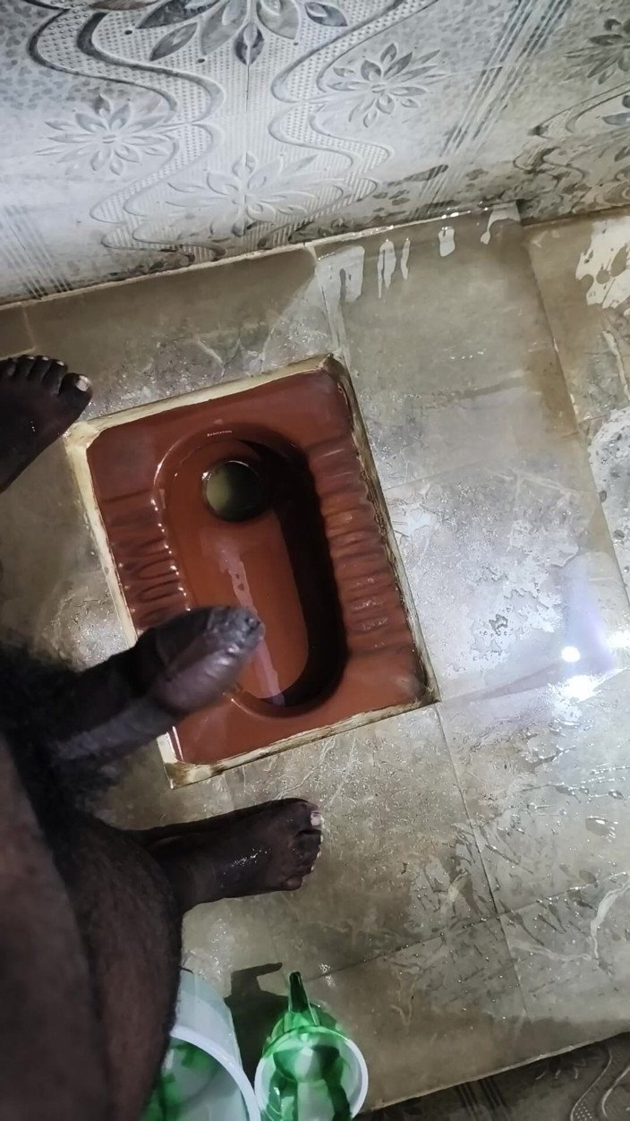 CarvingShovel: Дрочка руками у ванній кімнаті