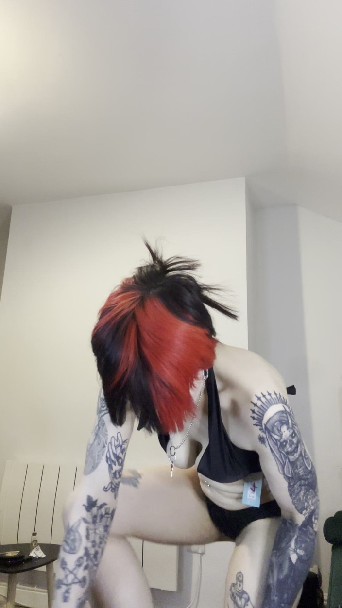 Bigtiddygoth: Essai de bikini