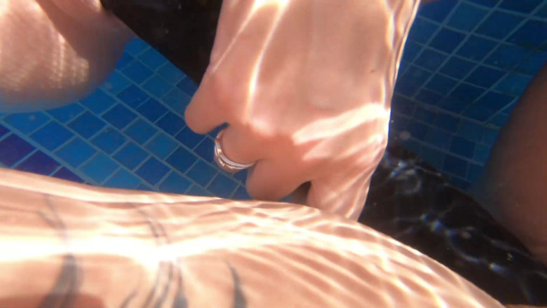 Cheyenne Rose 80: Unter wasser dildospaß