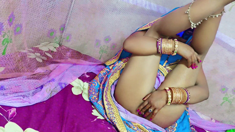Bangala bhabhi: Бхабхи дези Деревни мастурбирует
