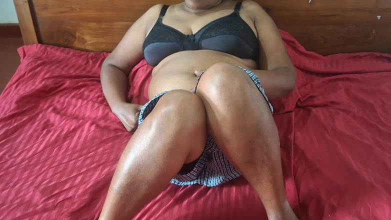 Teena New: Hood jalang dengan pantat besar di atas katil