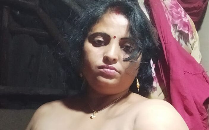 Santoshik25: Eu estou insatisfeita com a dona de casa bengali gostosa,...