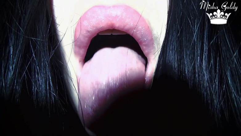 Goddess Misha Goldy: Éjaculation dans la gorge d’une sorcière sexy et avalage, fétiche !
