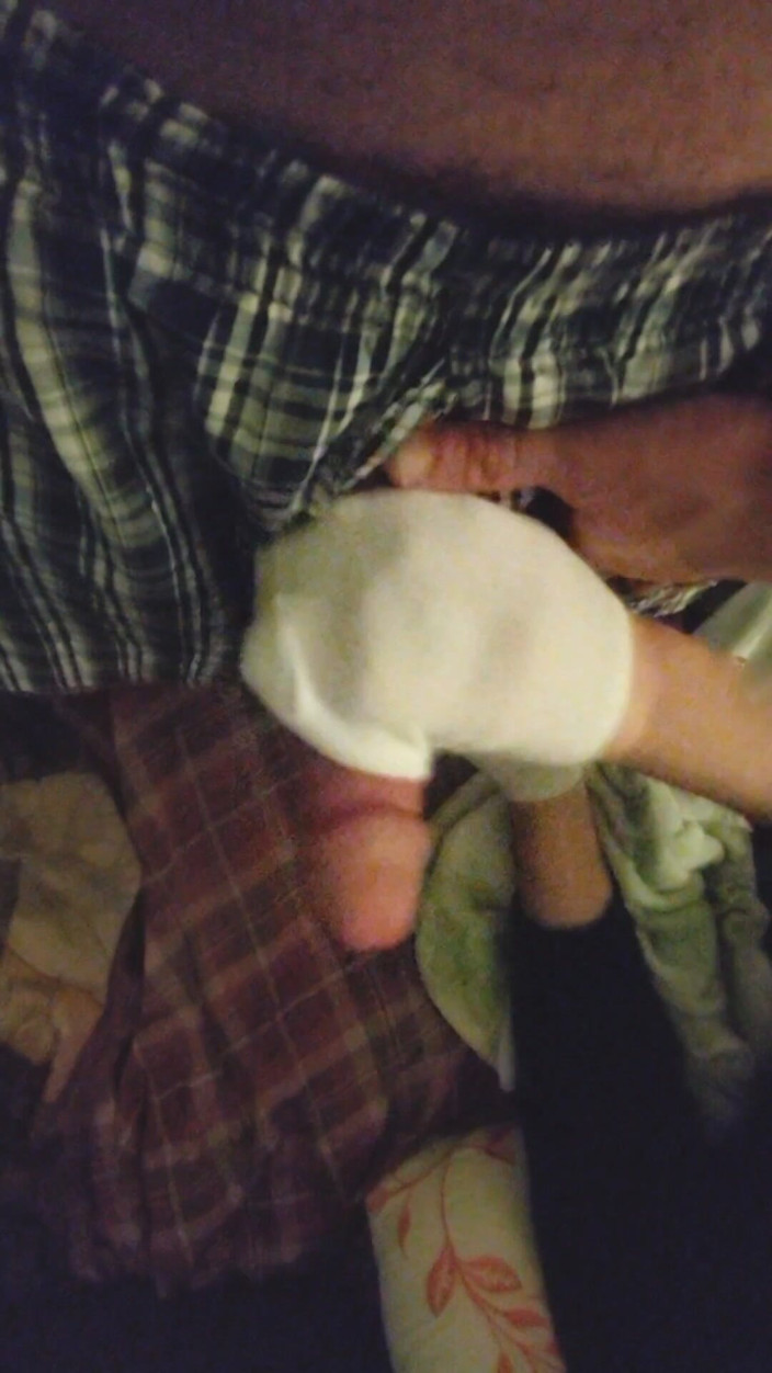 SocksAddict69: Сексуальна маленька біла щиколотки робить дрочку шкарпеткою
