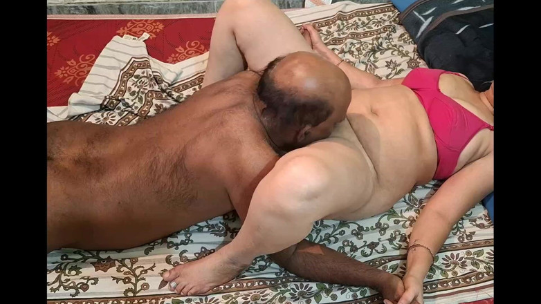 Sexy sindu: Karı koca yatak odası sahnesinde tam romantizm