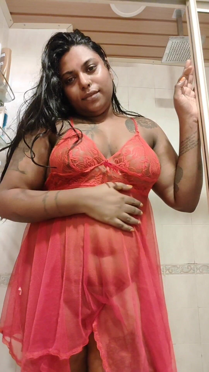 Ilariafajralilura: Ilaria si cewek sange ilaria pengen banget memeknya dientot habis-habisan...