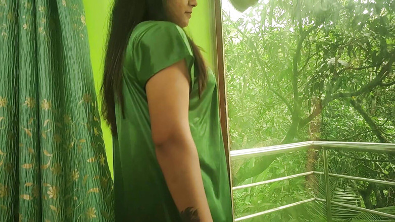 Vaigavarun45: Vaishnavy caldo trasparente notturno romanticismo con Sharun Raj e mostra...