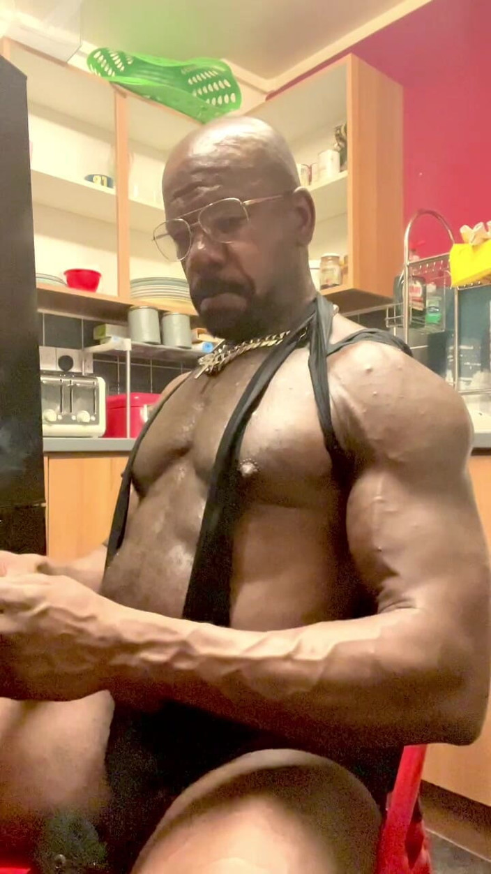 Black Muscle Stepdad: Kompilasi pakaian fetish merokok hitam