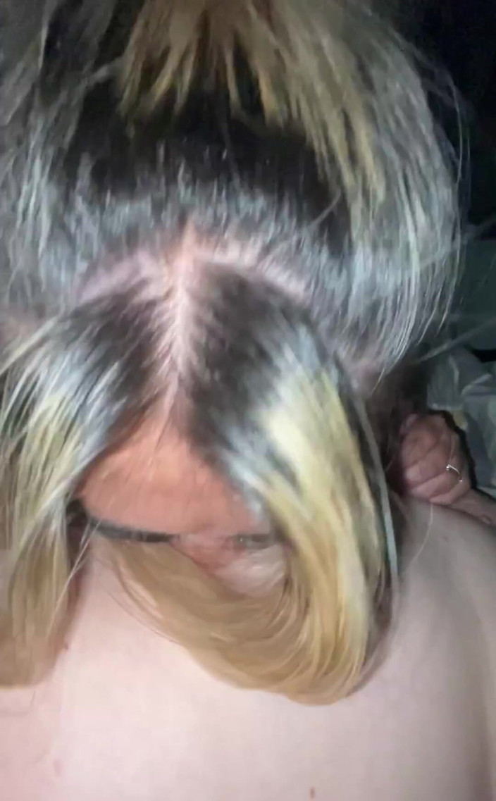 Filthy British Couple: Un po'di succhiare il cazzo crea sempre l'atmosfera giusta