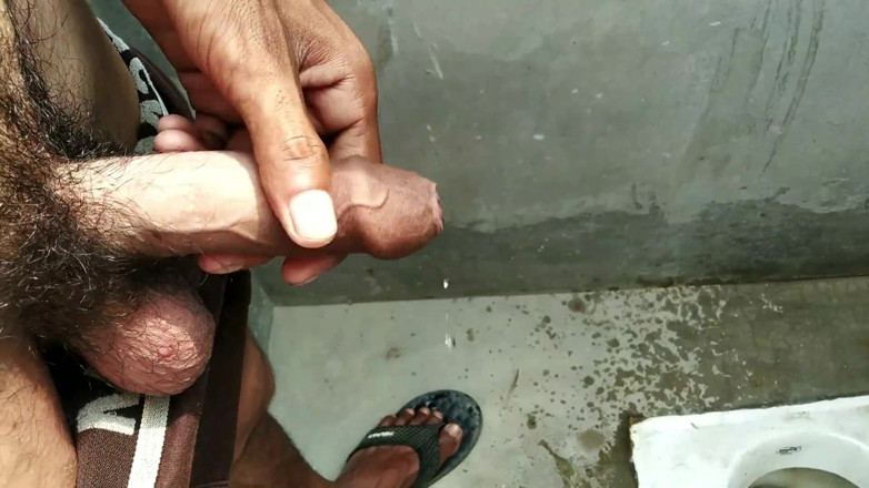 Desimast7: Indian Boy Pissing in Bathroom