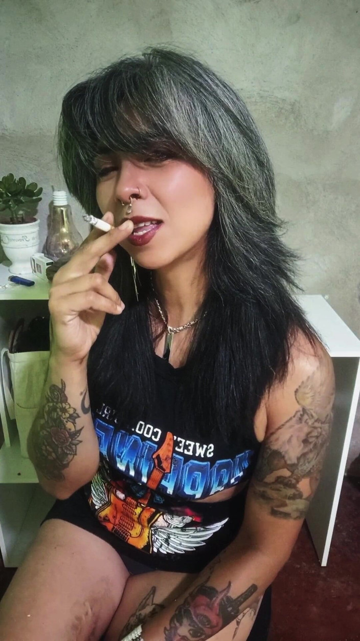 Casia Castro: Hãy đến hút thuốc với tôi