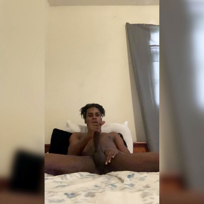 Prettyboy J: Ketika kucing pergi, saatnya untuk bermain