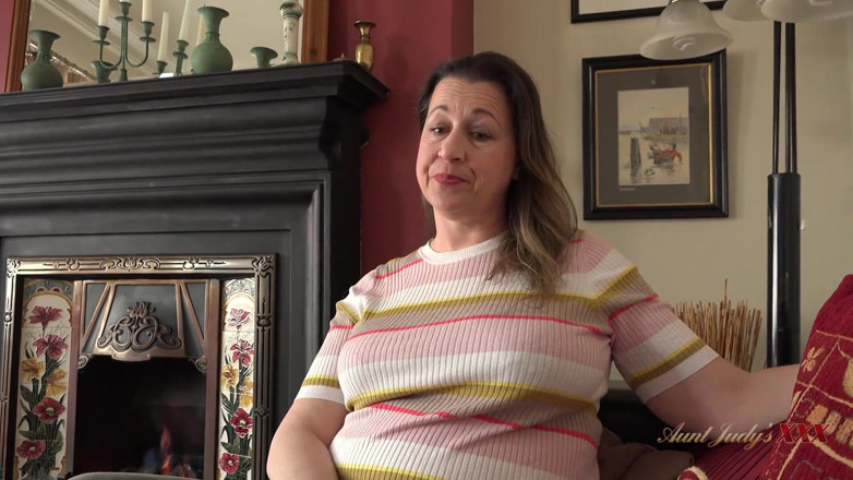 Aunt Judy's XXX: Auntjudysxxx - твоя грудаста зріла зведена тітка Єва Джейн смокче твій член (досвід від першої особи)