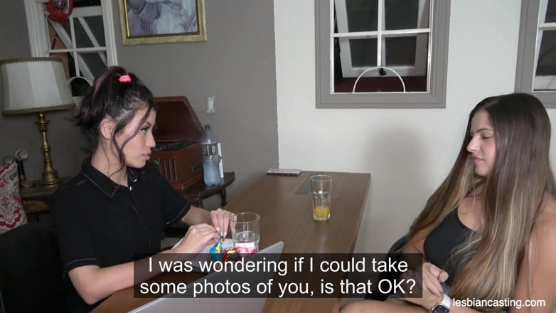 LesbianCasting: Ervaren Japanse agent en hete blonde lesbienne