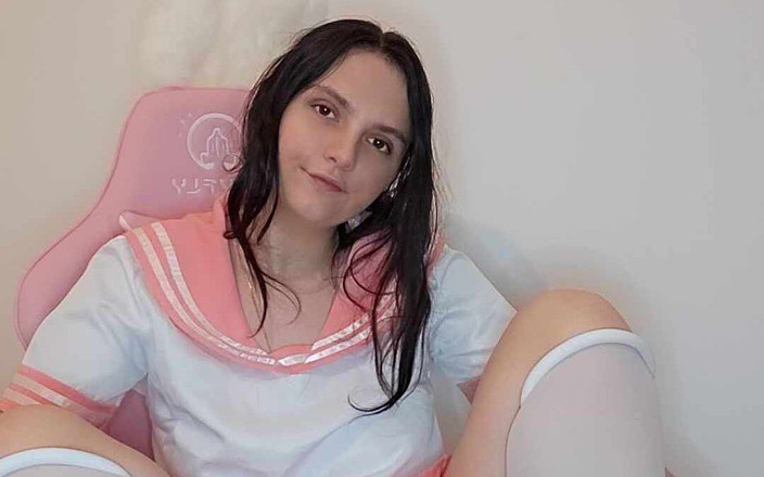 French Julia: Ich stecke ein sex spielzeug in meine französische muschi