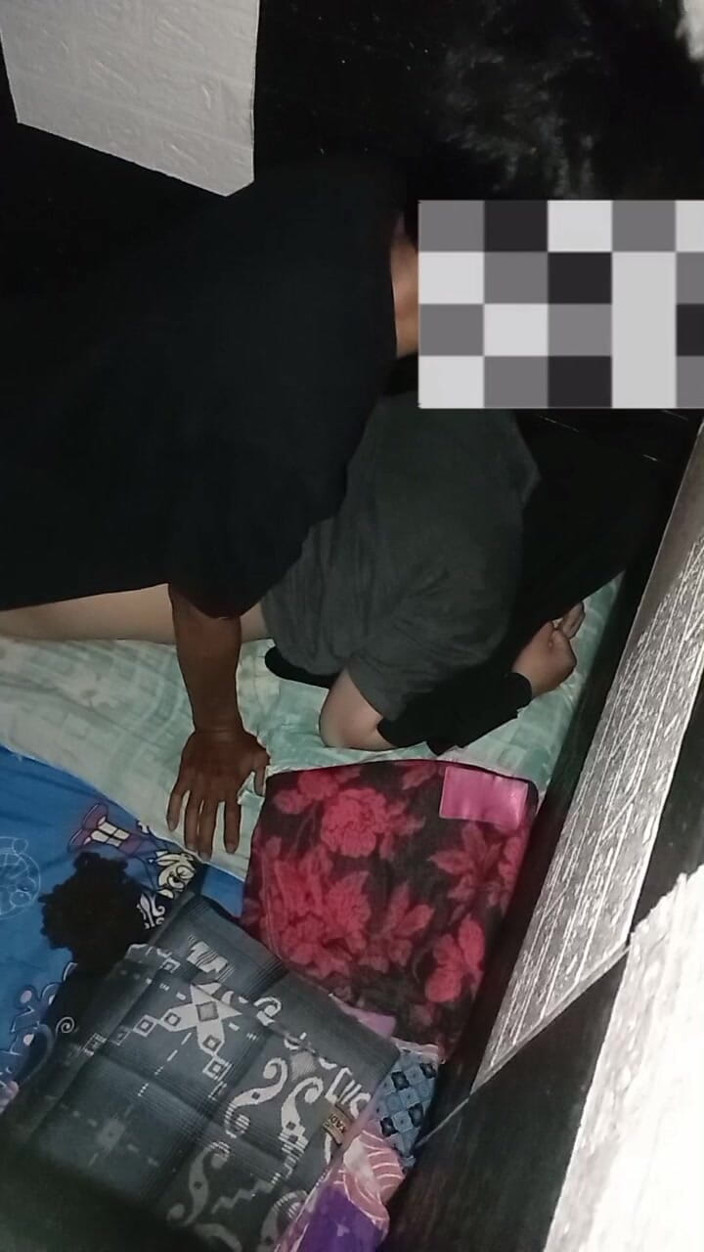 Famly sex: Дупа азіатської жінки в хіджабі, вона кричить і насолоджується цим