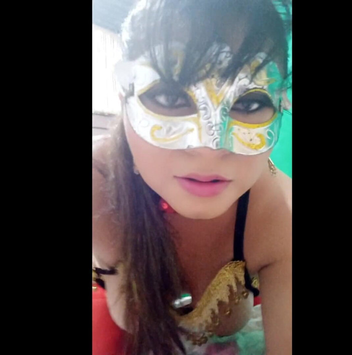 Martin13: Donnez-moi du sexe intense ! Une modèle latina s’exéve avant d’aller...