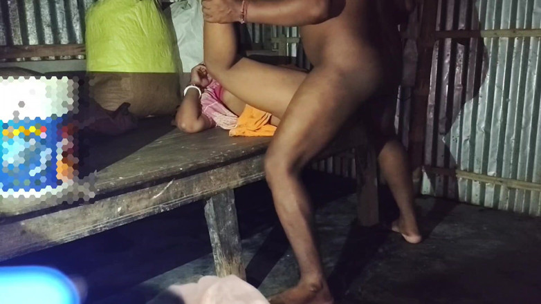 Dogrupali69: मेरी आंटी और पति सेक्स का मजा लेते हैं
