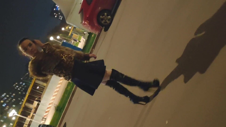 Ponny Letany: Sissy ponyboy va de tienda y actúa en público con...