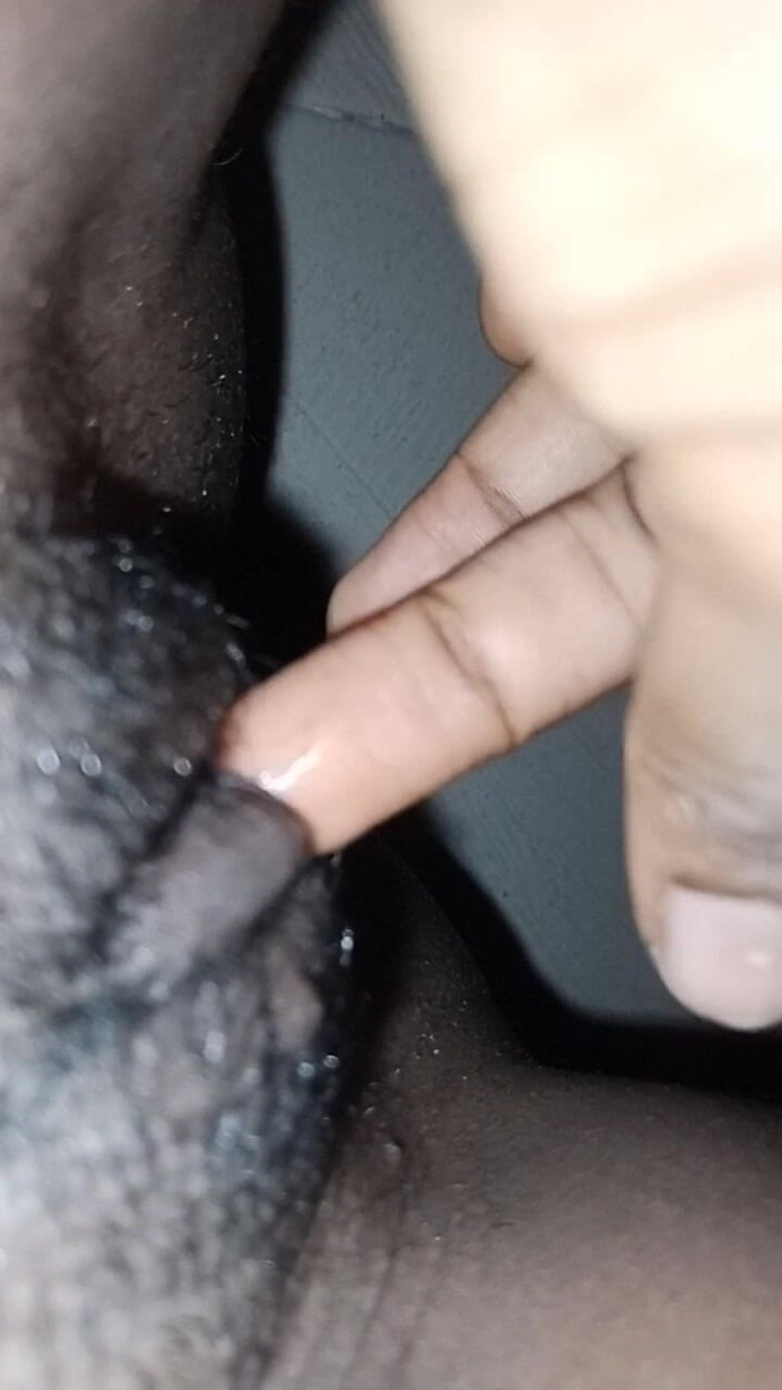 Squirtypus: Le bout de ma chatte noire