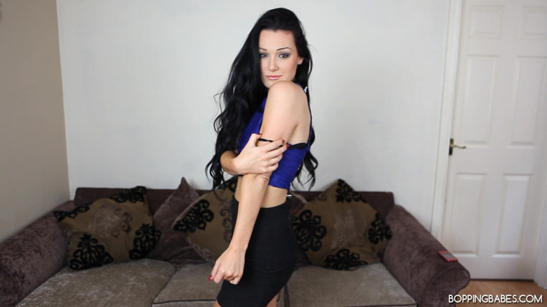 Bopping babes: Tanya - déshabillage dans mon salon